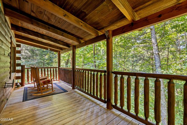 1922 Beach Front Dr, Sevierville, TN 37876