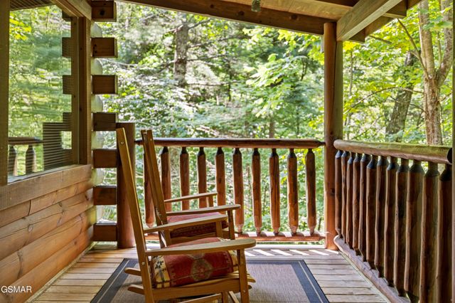1922 Beach Front Dr, Sevierville, TN 37876