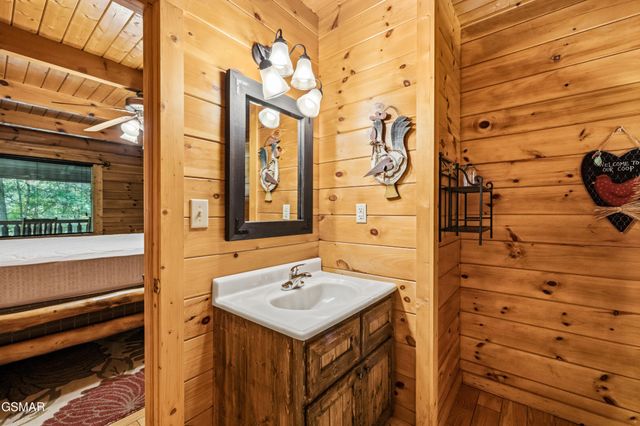 1922 Beach Front Dr, Sevierville, TN 37876