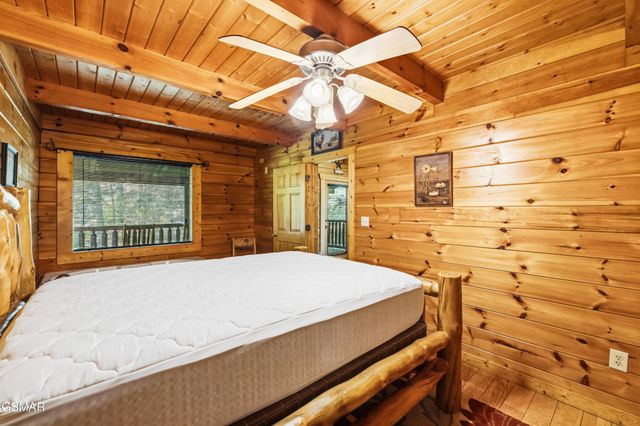 1922 Beach Front Dr, Sevierville, TN 37876