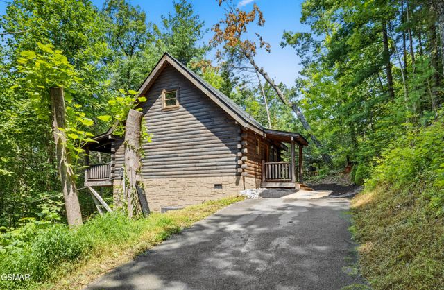1922 Beach Front Dr, Sevierville, TN 37876