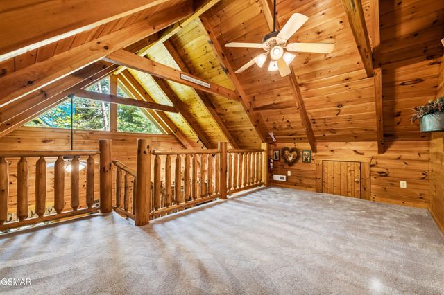 1922 Beach Front Dr, Sevierville, TN 37876