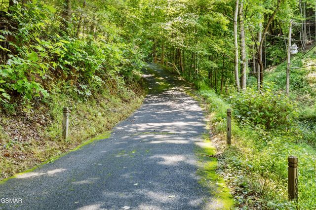 1922 Beach Front Dr, Sevierville, TN 37876
