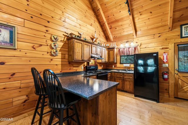 1922 Beach Front Dr, Sevierville, TN 37876