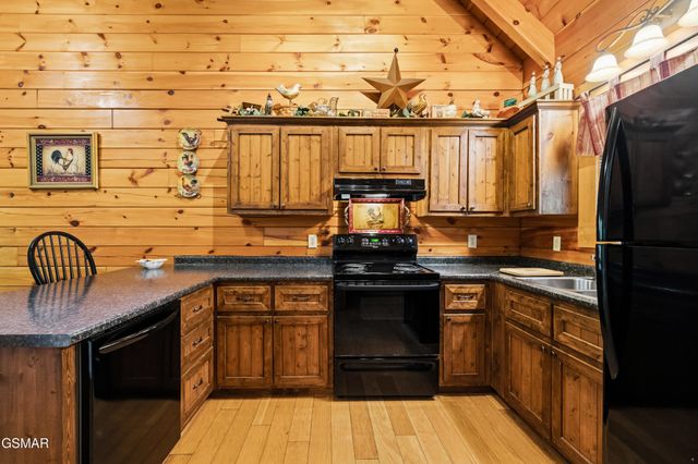 1922 Beach Front Dr, Sevierville, TN 37876