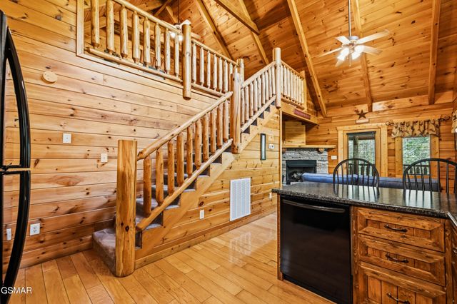 1922 Beach Front Dr, Sevierville, TN 37876