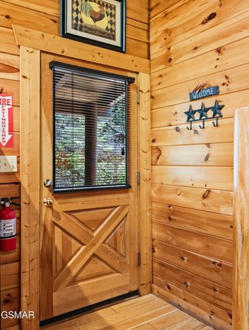 1922 Beach Front Dr, Sevierville, TN 37876
