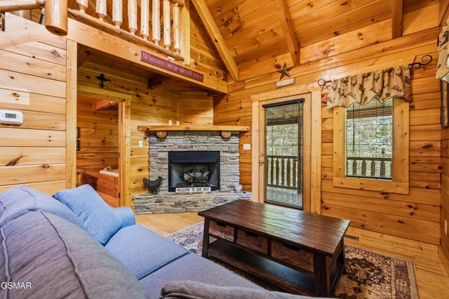 1922 Beach Front Dr, Sevierville, TN 37876