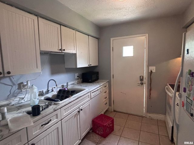 1050 W FAYETTE Avenue, Springfield, IL 62704