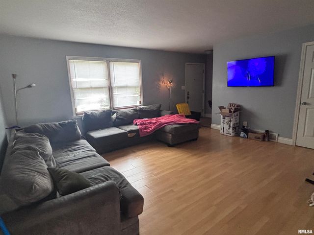 1050 W FAYETTE Avenue, Springfield, IL 62704