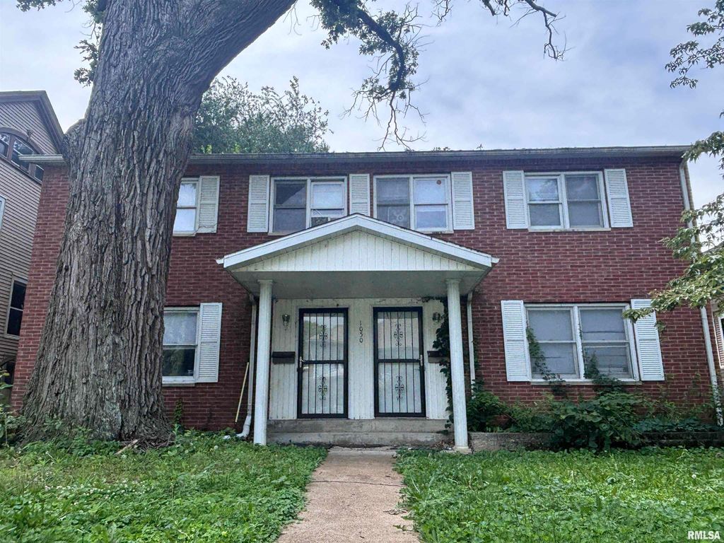 1050 W FAYETTE Avenue, Springfield, IL 62704