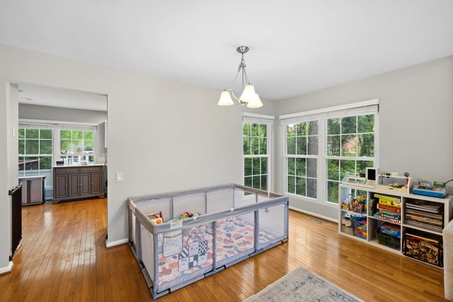 423 FOXRIDGE DR SW, Leesburg, VA 20175