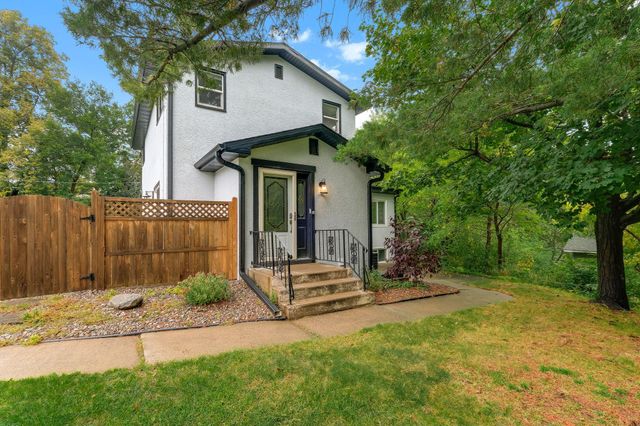 817 Kenwood Lane, Maplewood, MN 55117