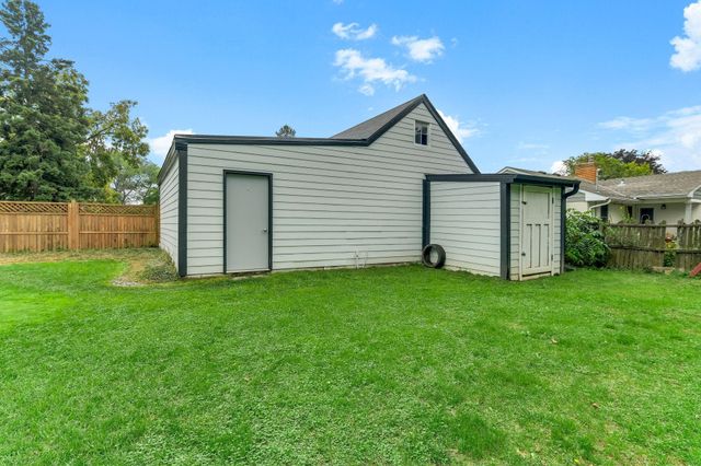 817 Kenwood Lane, Maplewood, MN 55117