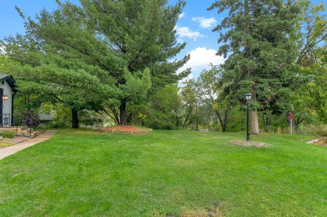 817 Kenwood Lane, Maplewood, MN 55117