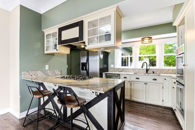 817 Kenwood Lane, Maplewood, MN 55117