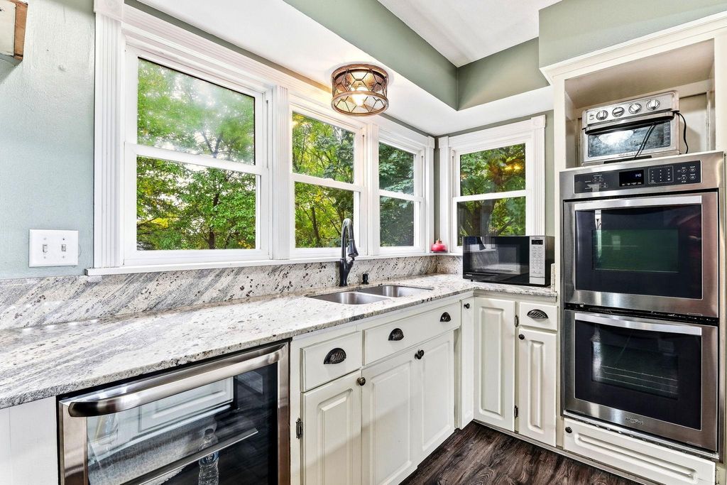 817 Kenwood Lane, Maplewood, MN 55117