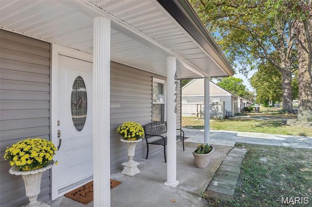 6726 Vernon Avenue, University City, MO 63130