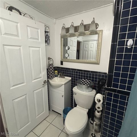 716 Foster Avenue, Elyria, OH 44035