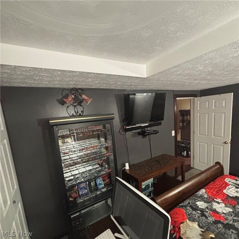 716 Foster Avenue, Elyria, OH 44035