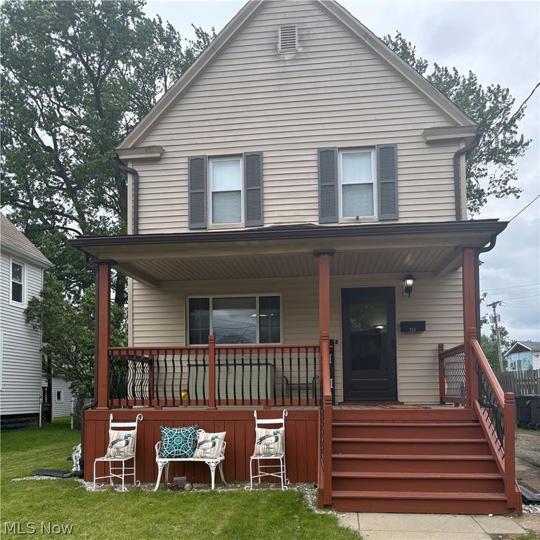 716 Foster Avenue, Elyria, OH 44035