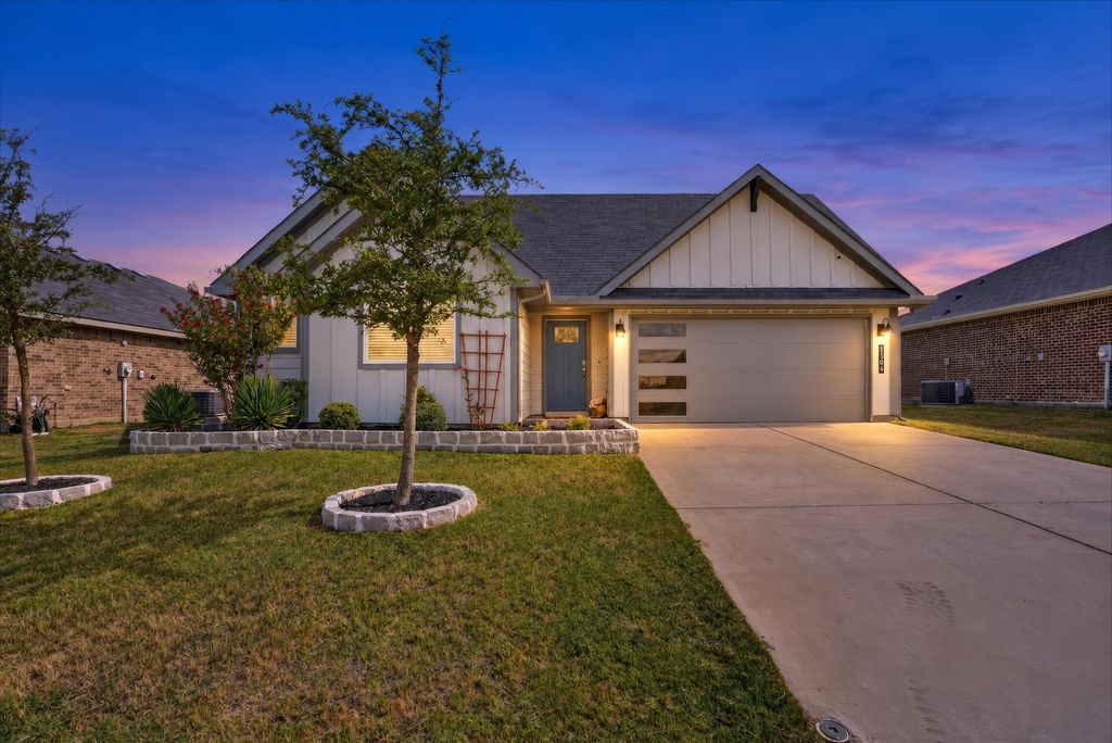 1504 Battery Park Drive, Alvarado, TX 76009