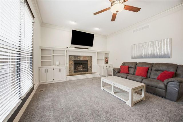 6220 N Indiana Avenue, Kansas City, MO 64119