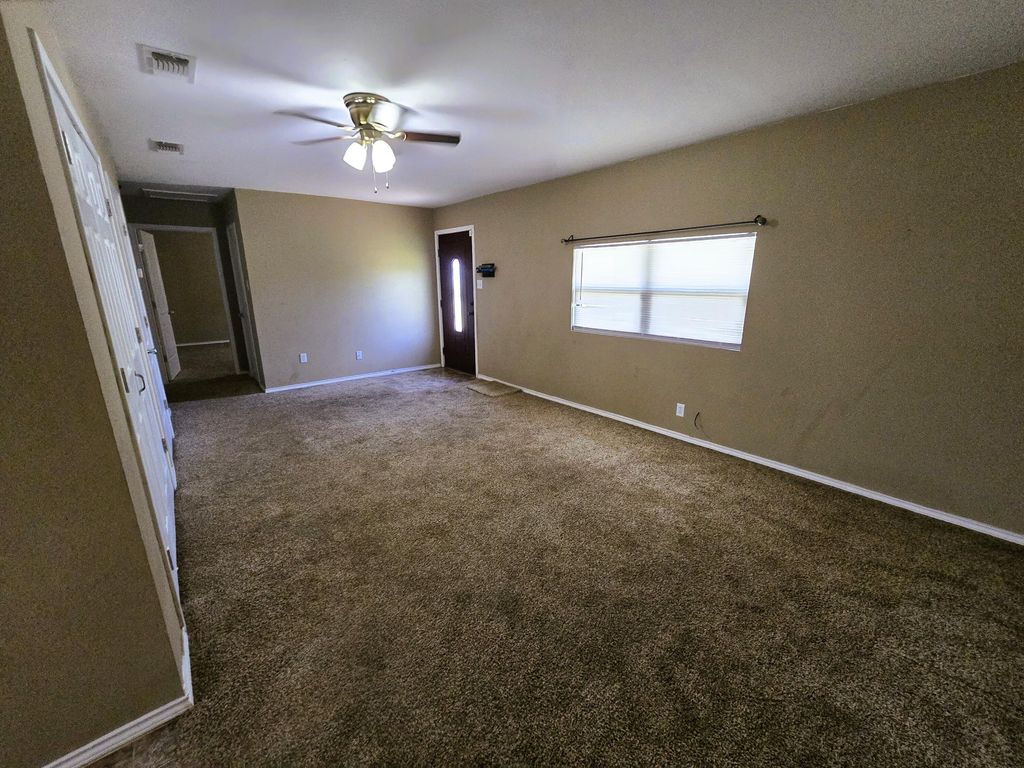 Image 2 of property listing at 11886 Coleman Street, Carlsbad, TX 76934