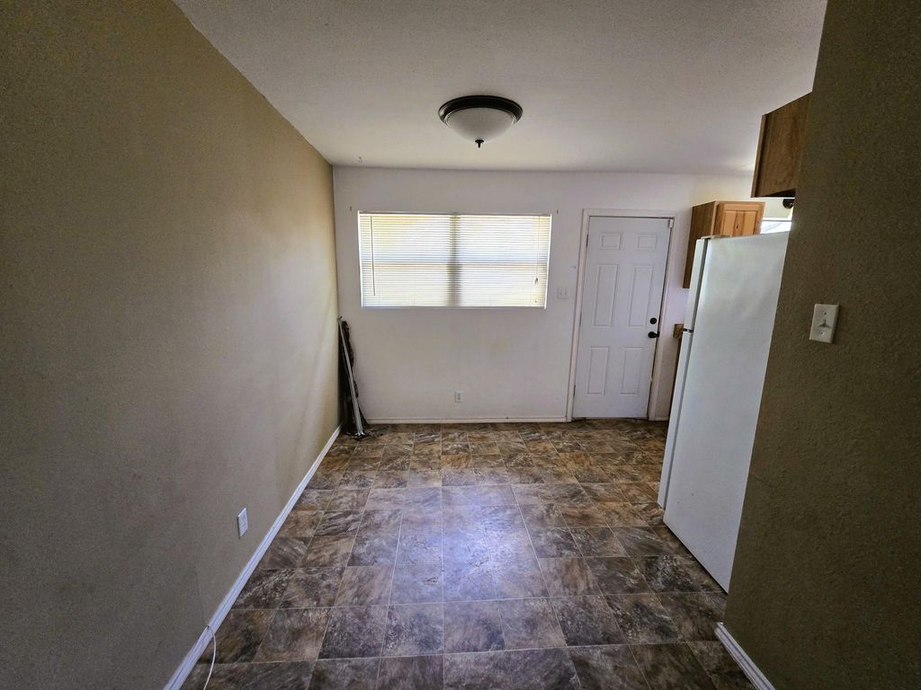 Image 4 of property listing at 11886 Coleman Street, Carlsbad, TX 76934