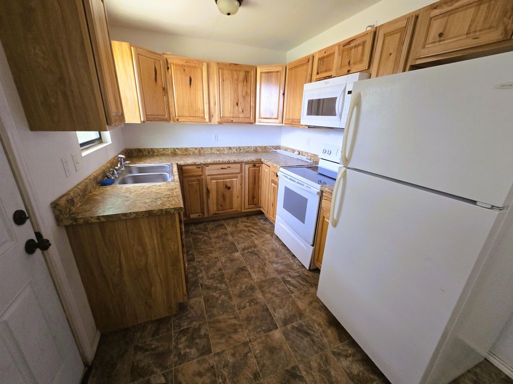 Image 5 of property listing at 11886 Coleman Street, Carlsbad, TX 76934