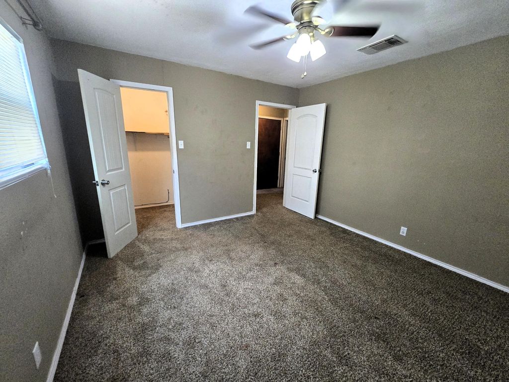 Image 9 of property listing at 11886 Coleman Street, Carlsbad, TX 76934