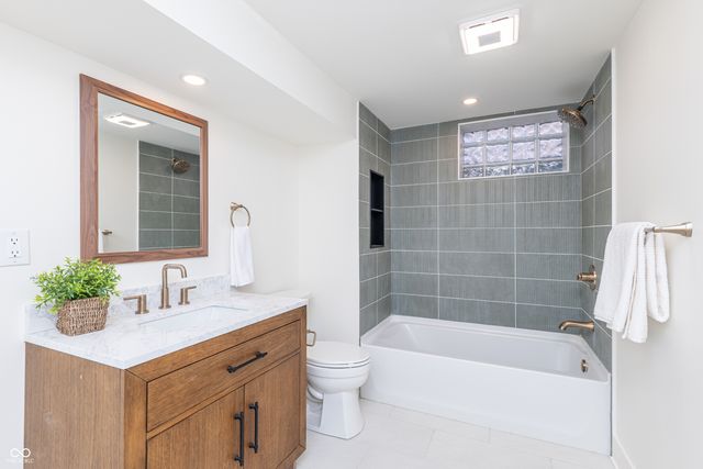 7060 N Park Avenue, Indianapolis, IN 46220