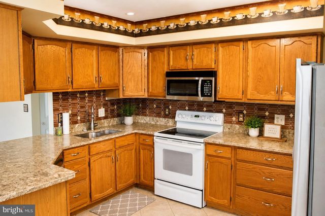 2021 BRENTWOOD DR, Middletown, PA 17057
