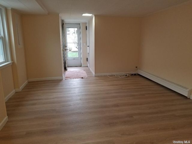 608 E Penn Street Walk-in, Long Beach, NY 11561