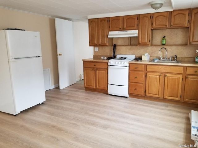 608 E Penn Street Walk-in, Long Beach, NY 11561