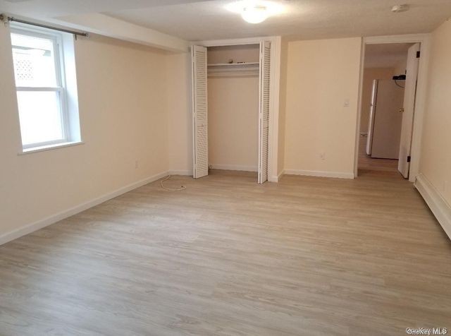 608 E Penn Street Walk-in, Long Beach, NY 11561
