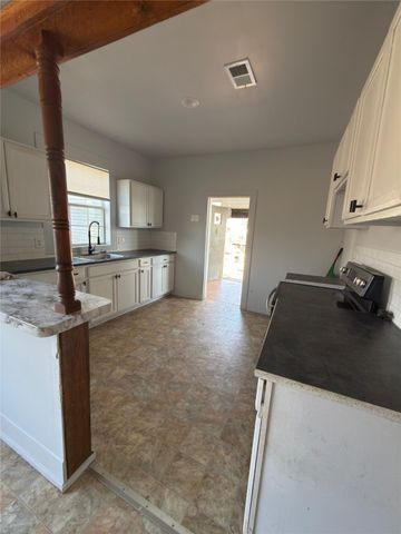 508 Allen Avenue, Bonham, TX 75418