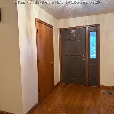 129 Green Acres Drive, Hurricane, WV 25526