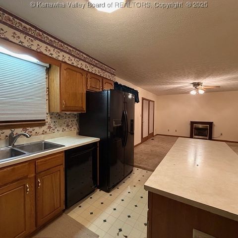 129 Green Acres Drive, Hurricane, WV 25526