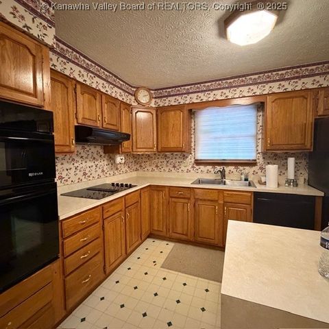 129 Green Acres Drive, Hurricane, WV 25526