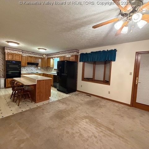 129 Green Acres Drive, Hurricane, WV 25526