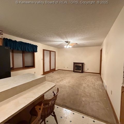 129 Green Acres Drive, Hurricane, WV 25526