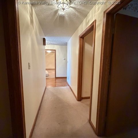 129 Green Acres Drive, Hurricane, WV 25526