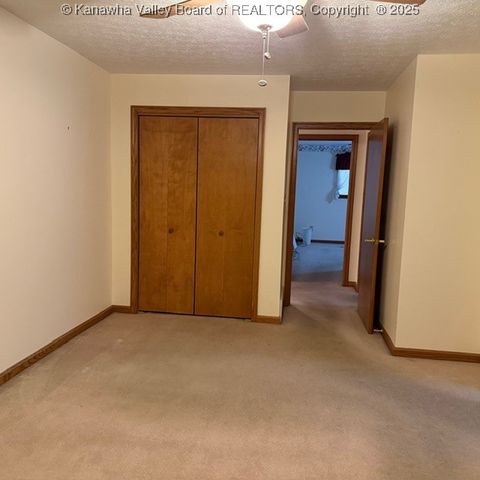 129 Green Acres Drive, Hurricane, WV 25526