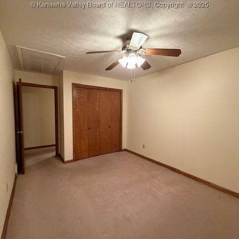 129 Green Acres Drive, Hurricane, WV 25526