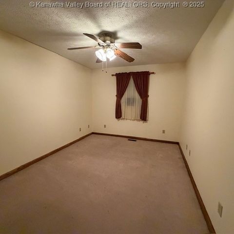 129 Green Acres Drive, Hurricane, WV 25526