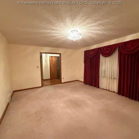 129 Green Acres Drive, Hurricane, WV 25526