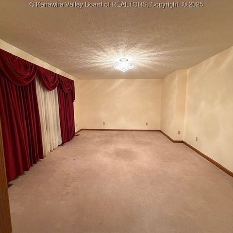 129 Green Acres Drive, Hurricane, WV 25526