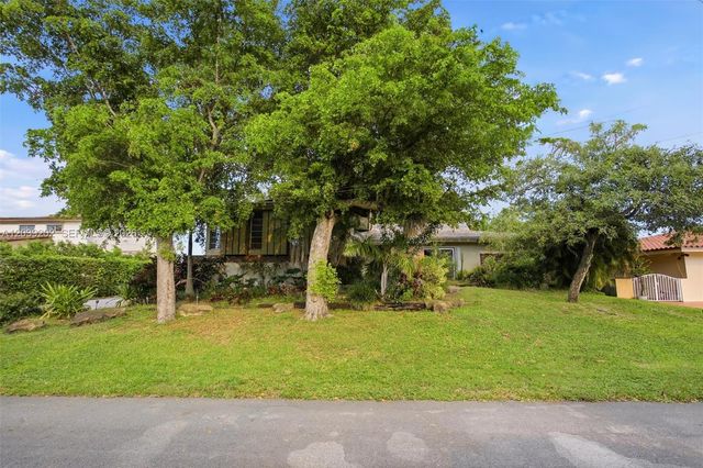 19015 E Saint Andrews Drive, Hialeah, FL 33015