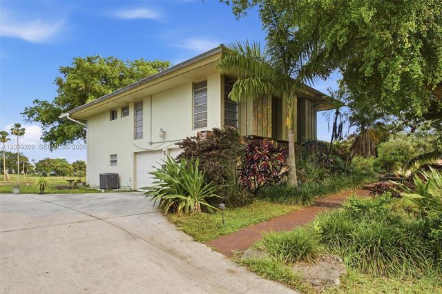 19015 E Saint Andrews Drive, Hialeah, FL 33015